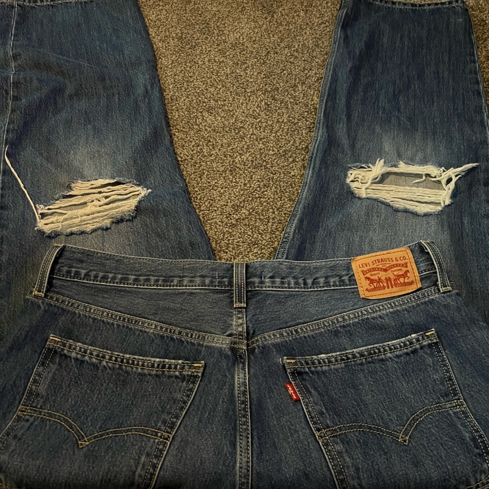 Levi's Women's Low Pro Jeans size 32 washed- never worn